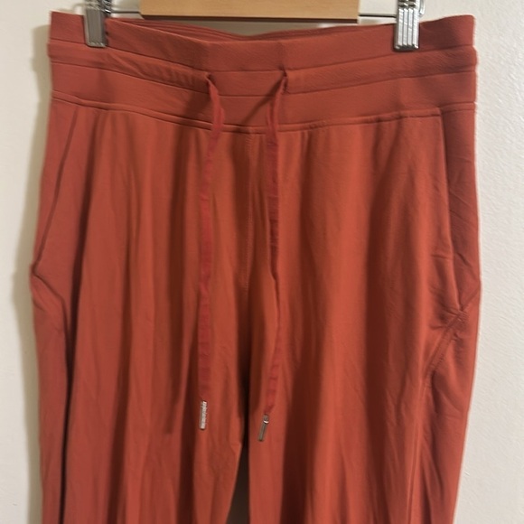 EUC Lululemon Ready to Rulu High-Rise Cropped Jogger Orange size 6 - Picture 3 of 7